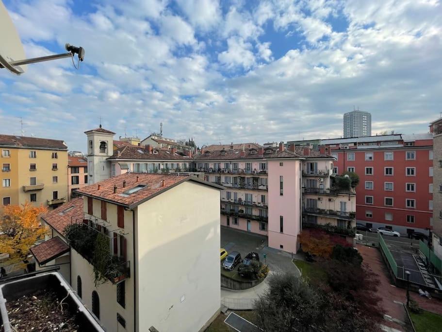 Duomo Walking DistanceModern Flat With Free Wifi Appartement Milaan Buitenkant foto